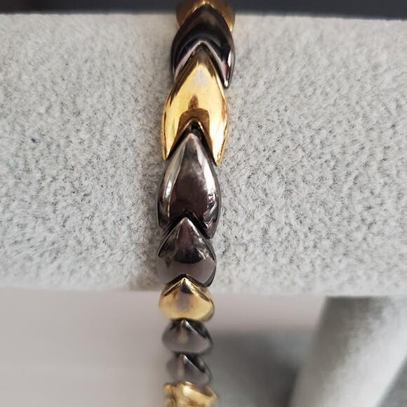 VTG Monet Bracelet Gold‎ Tone and Gun Metal Gray with Safety Chain 60's - Picture 3 of 7